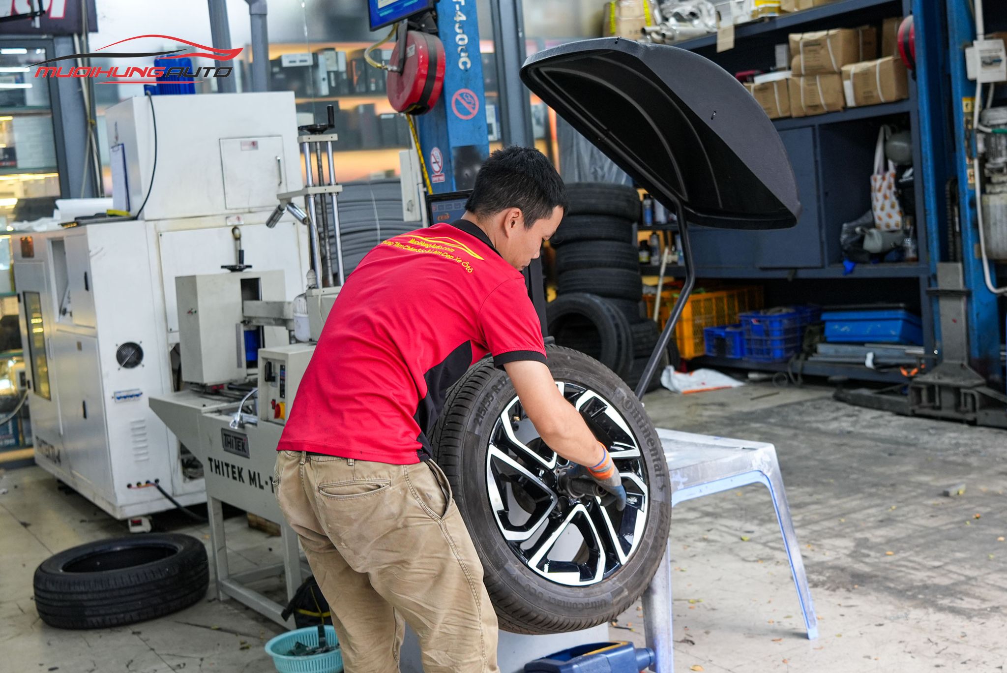 Kỹ thuật đang cân mâm bấm chì