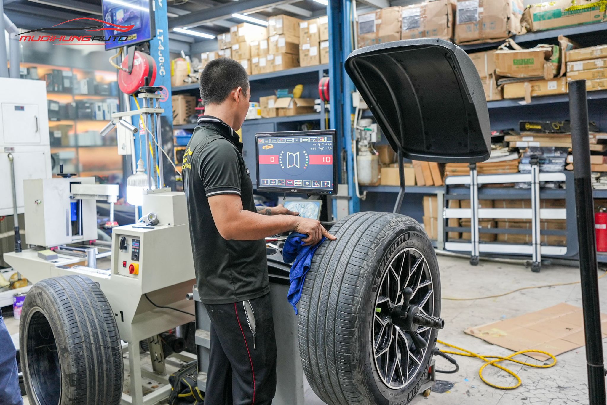 Kỹ thuật đang cân mâm bấm chì