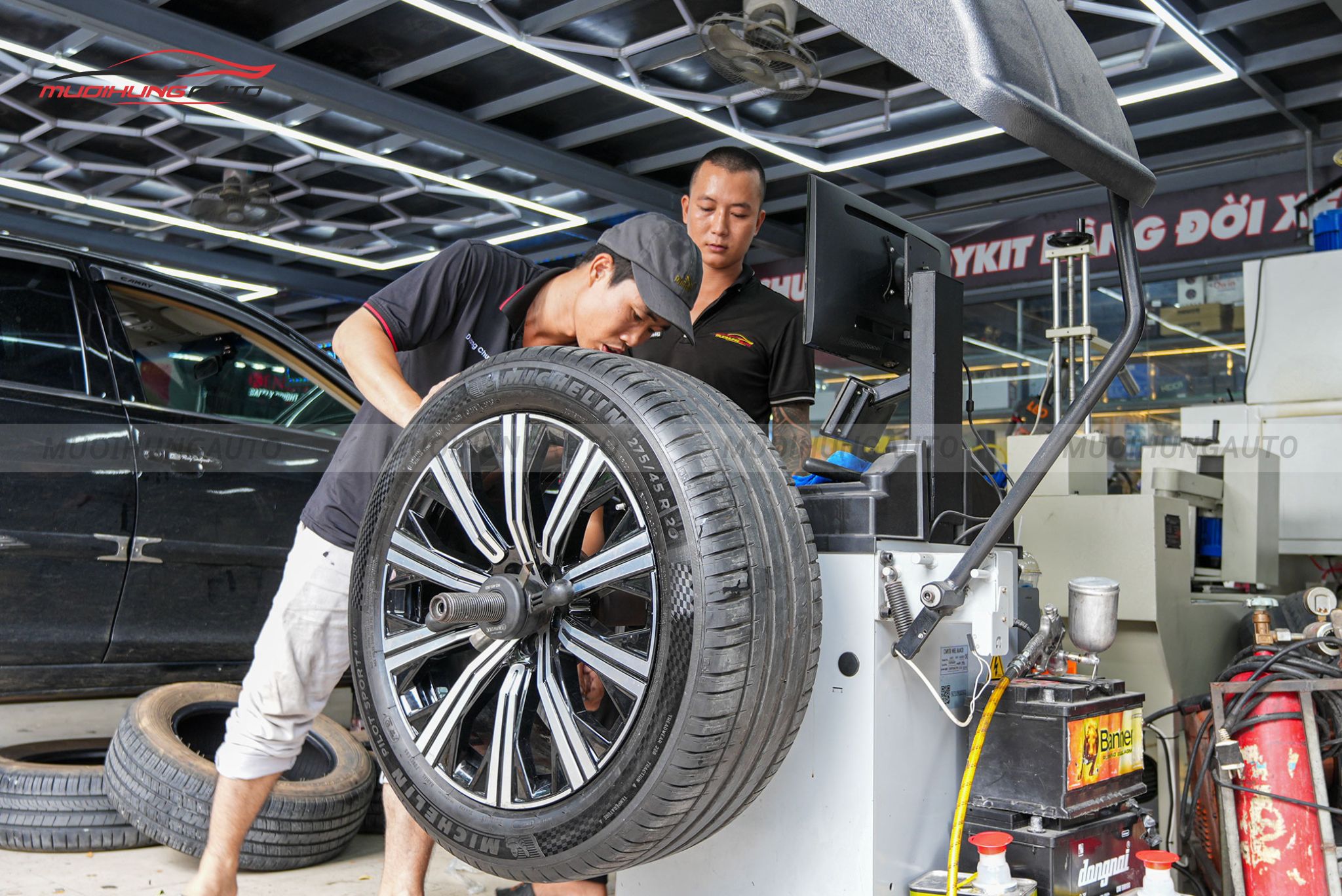 Kỹ thuật đang cân mâm bấm chì