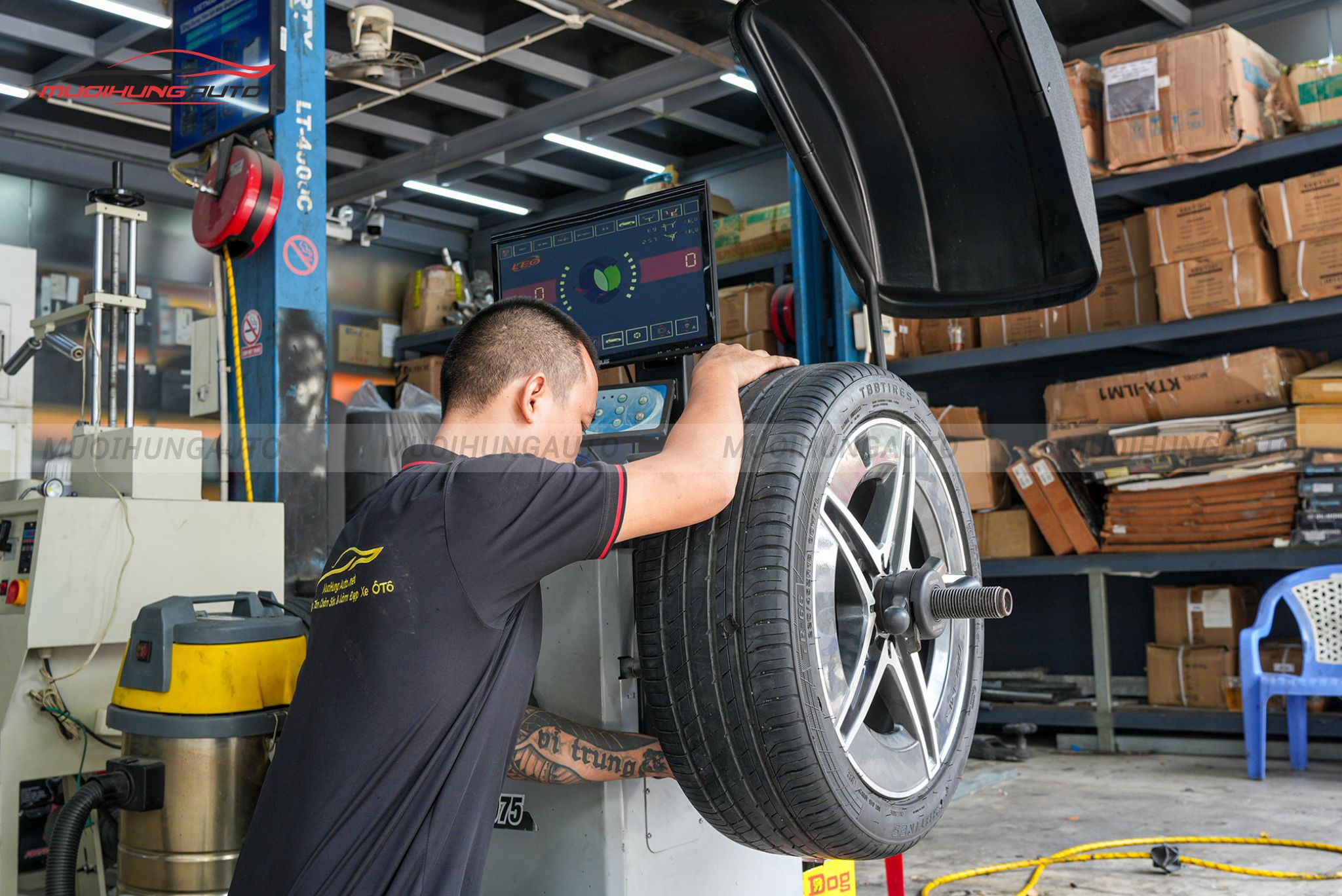 Kỹ thuật đang cân mâm bấm chì