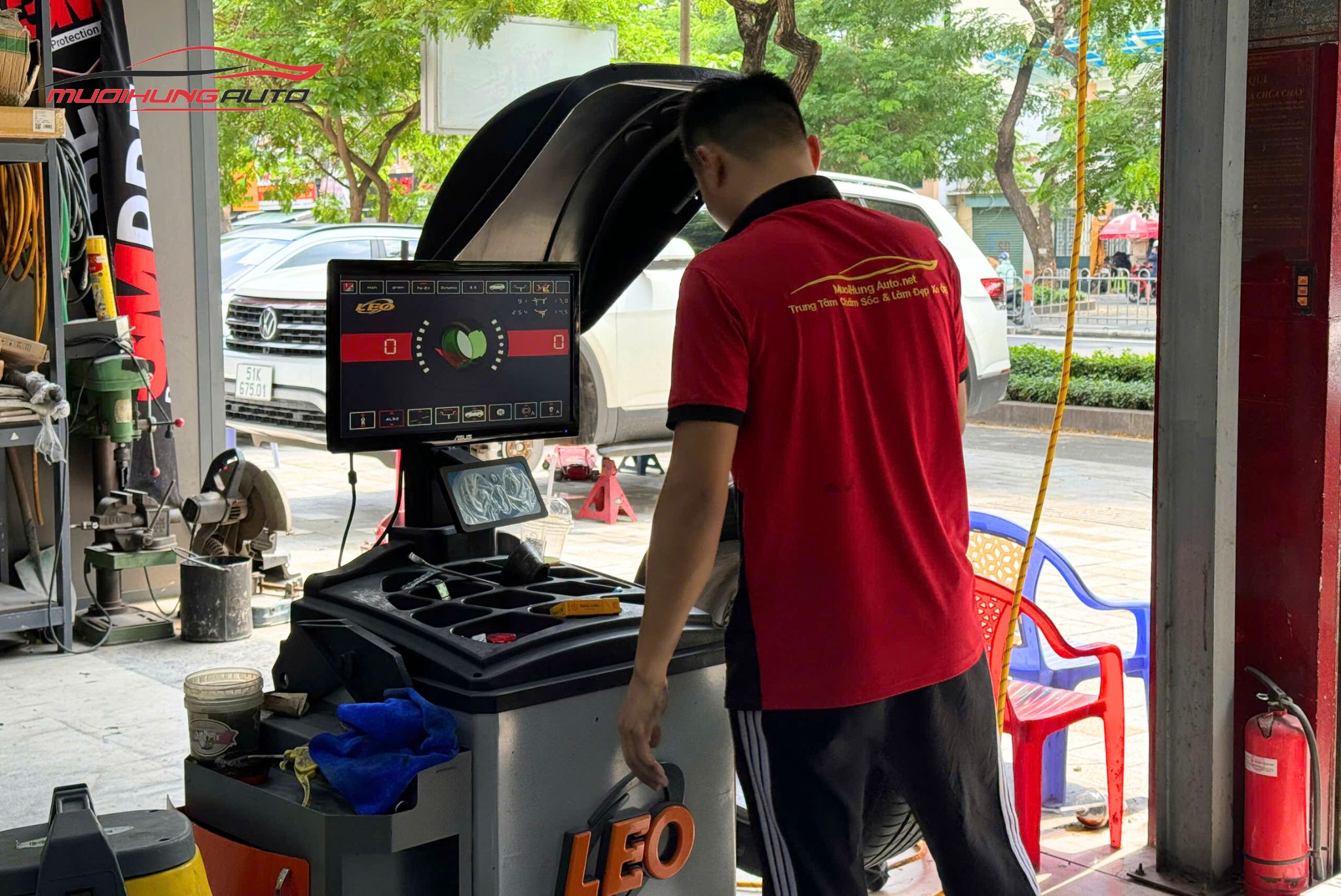 Kỹ thuật đang cân mâm bấm chì