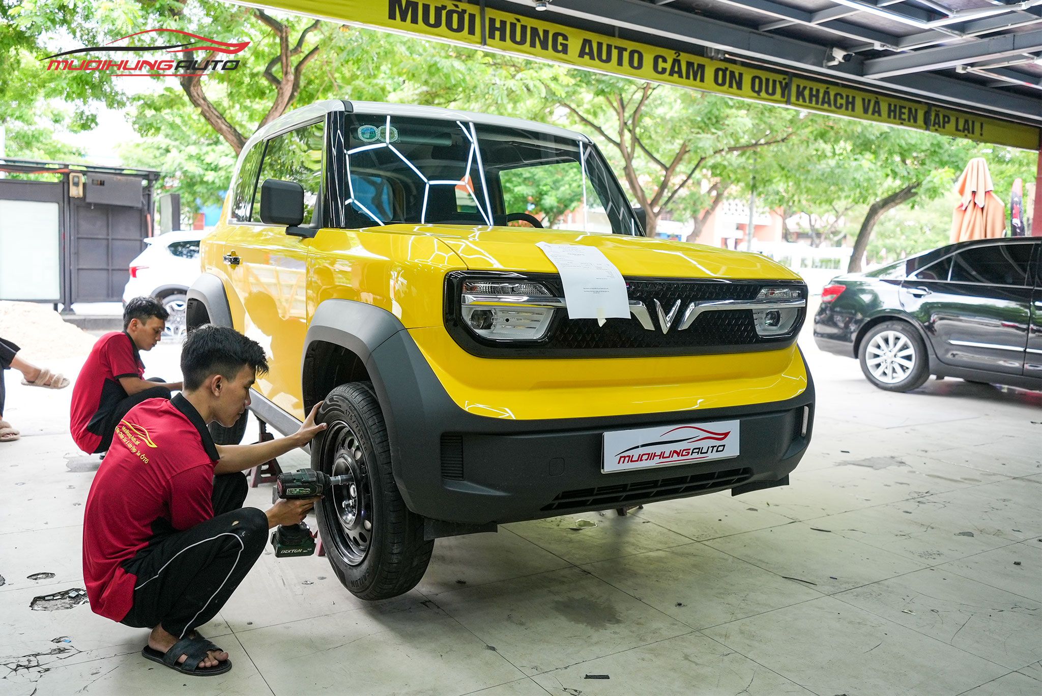 Kỹ thuật đang mở bánh