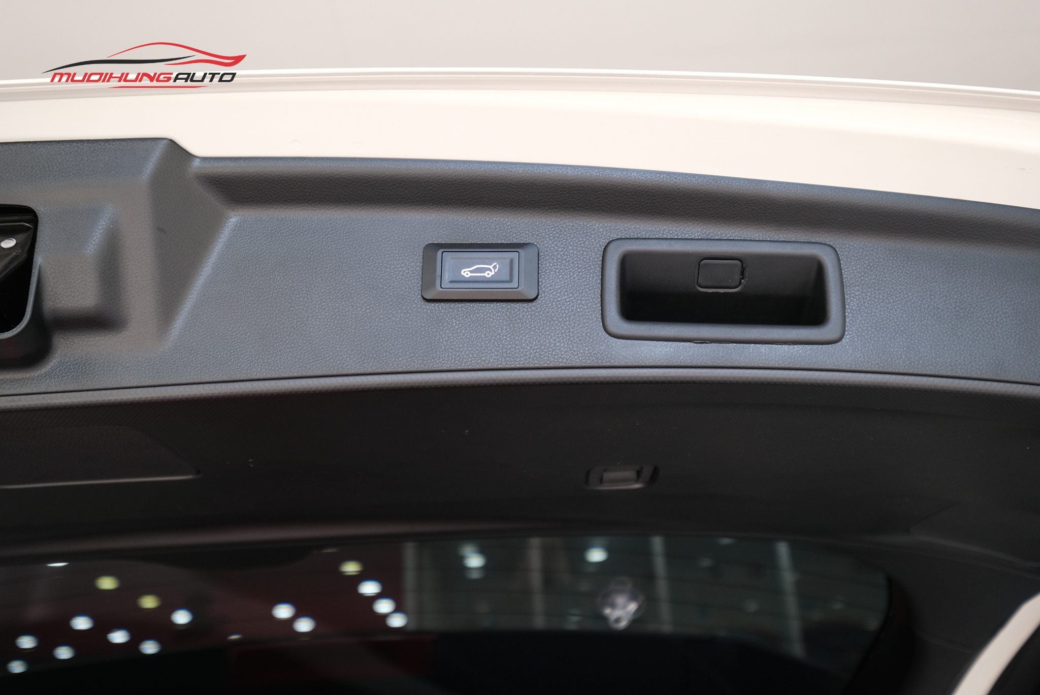 Lắp ty cốp điện ô tô Subaru Forester