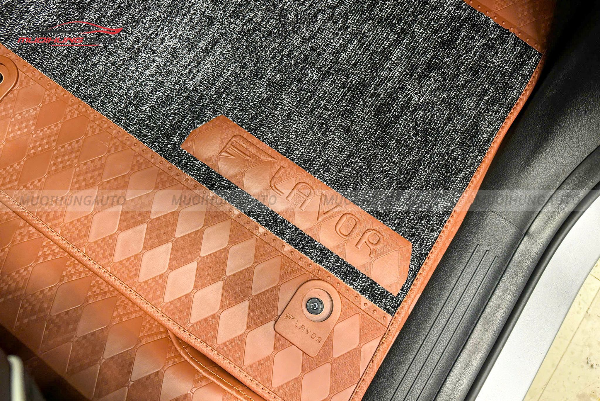 Lót sàn Lavor bên ghế phụ cho Hyundai Custin 2024