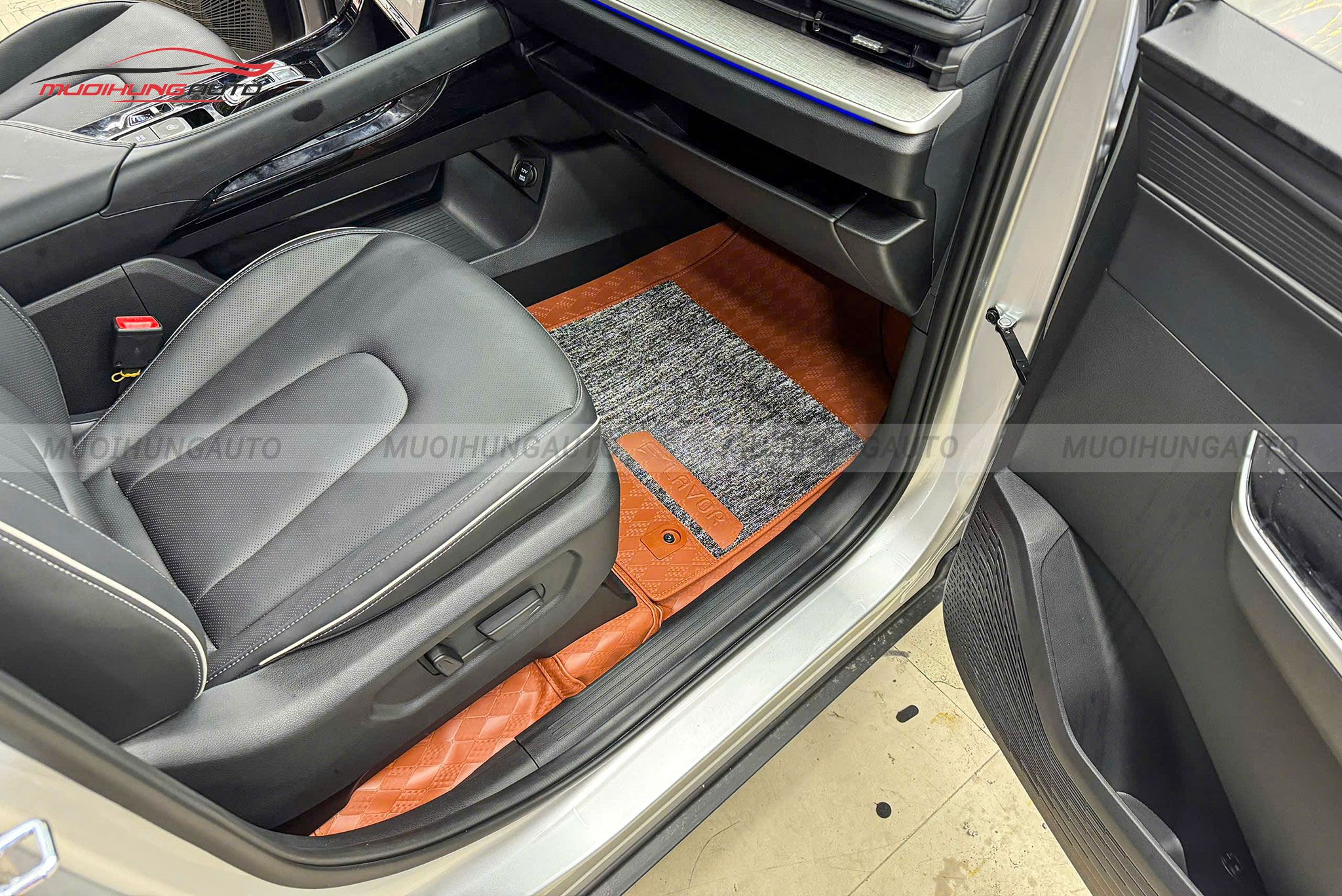 Lót sàn Lavor bên ghế phụ cho xe Hyundai Custin 2024