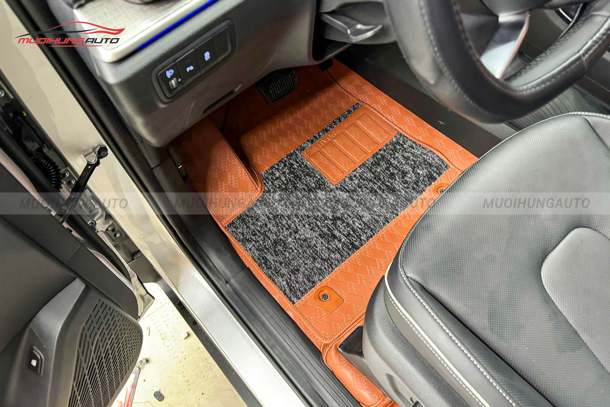 Lót sàn Lavor bên ghế tài cho xe Hyundai Custin 2024