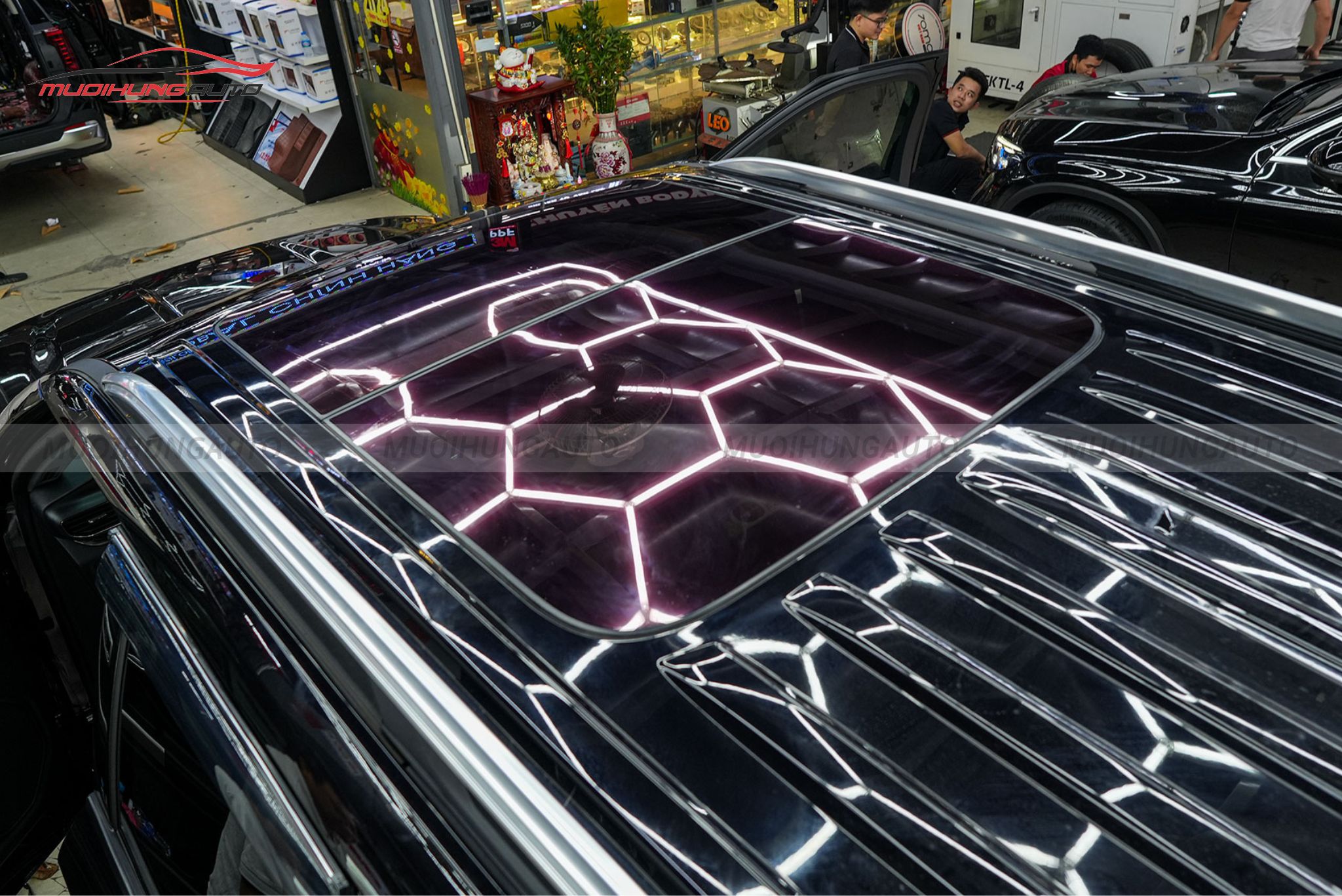 Phim PPF TPU Sunroof cách nhiệt cửa sổ trời xe Ford Explorer 2024