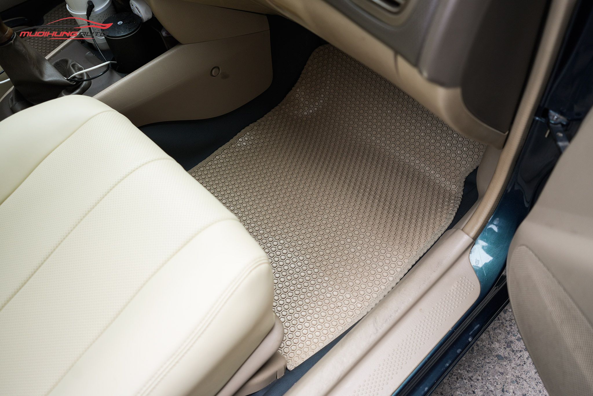 Thảm lót sàn Kata xe Ford Laser 2003