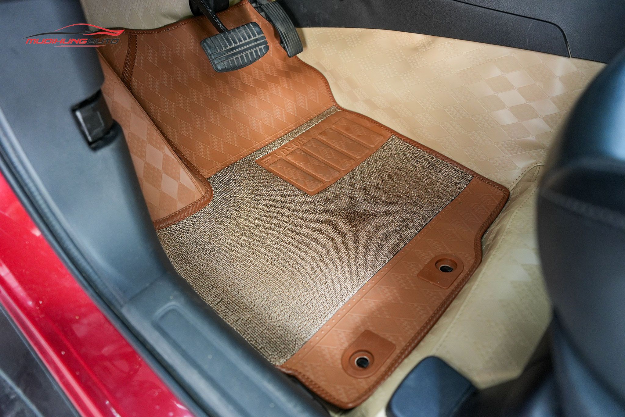 Thảm lót sàn Lavor cho xe hơi Mitsubishi Outlander