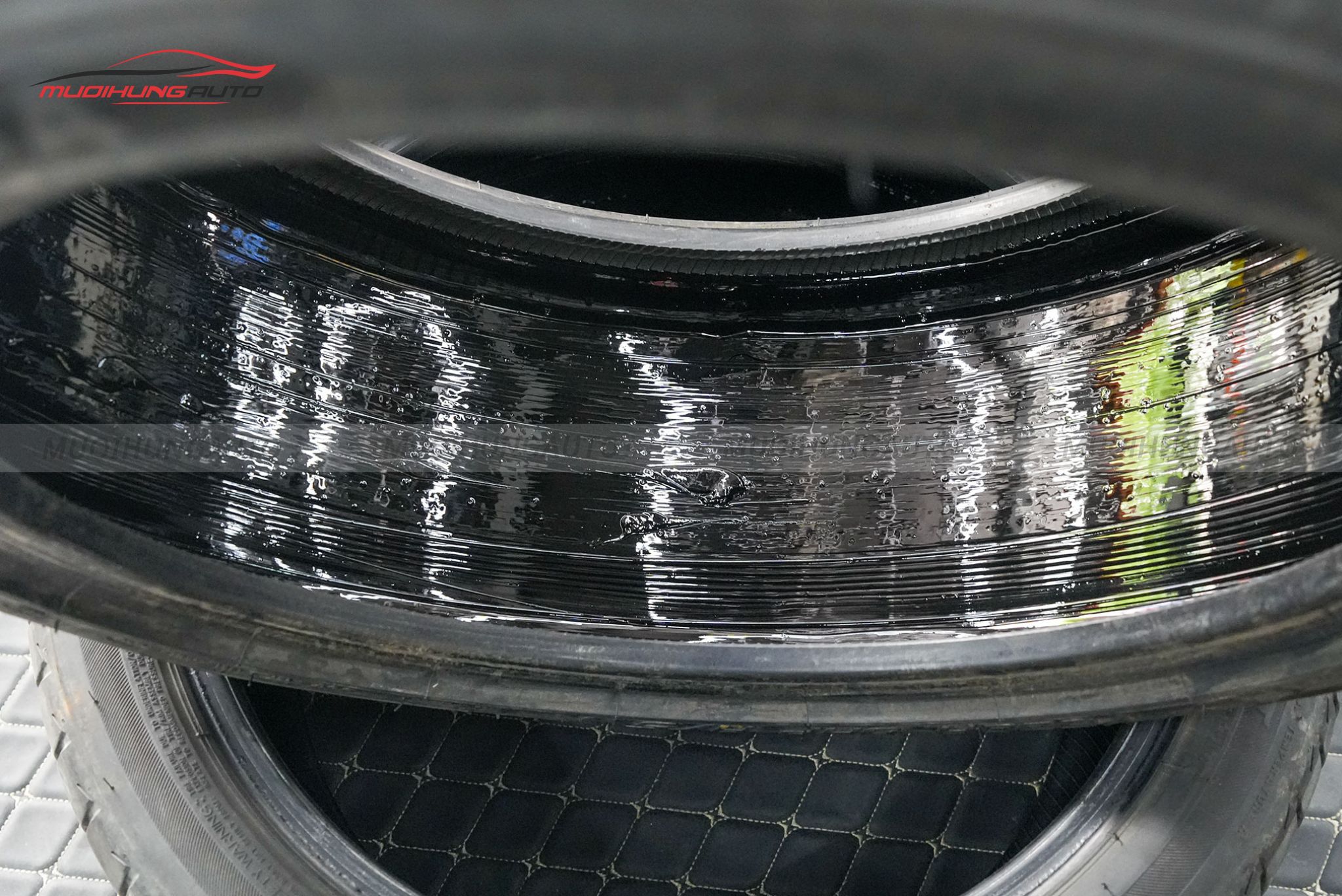 Tráng lốp chống đinh ô tô Mercedes C300 2023