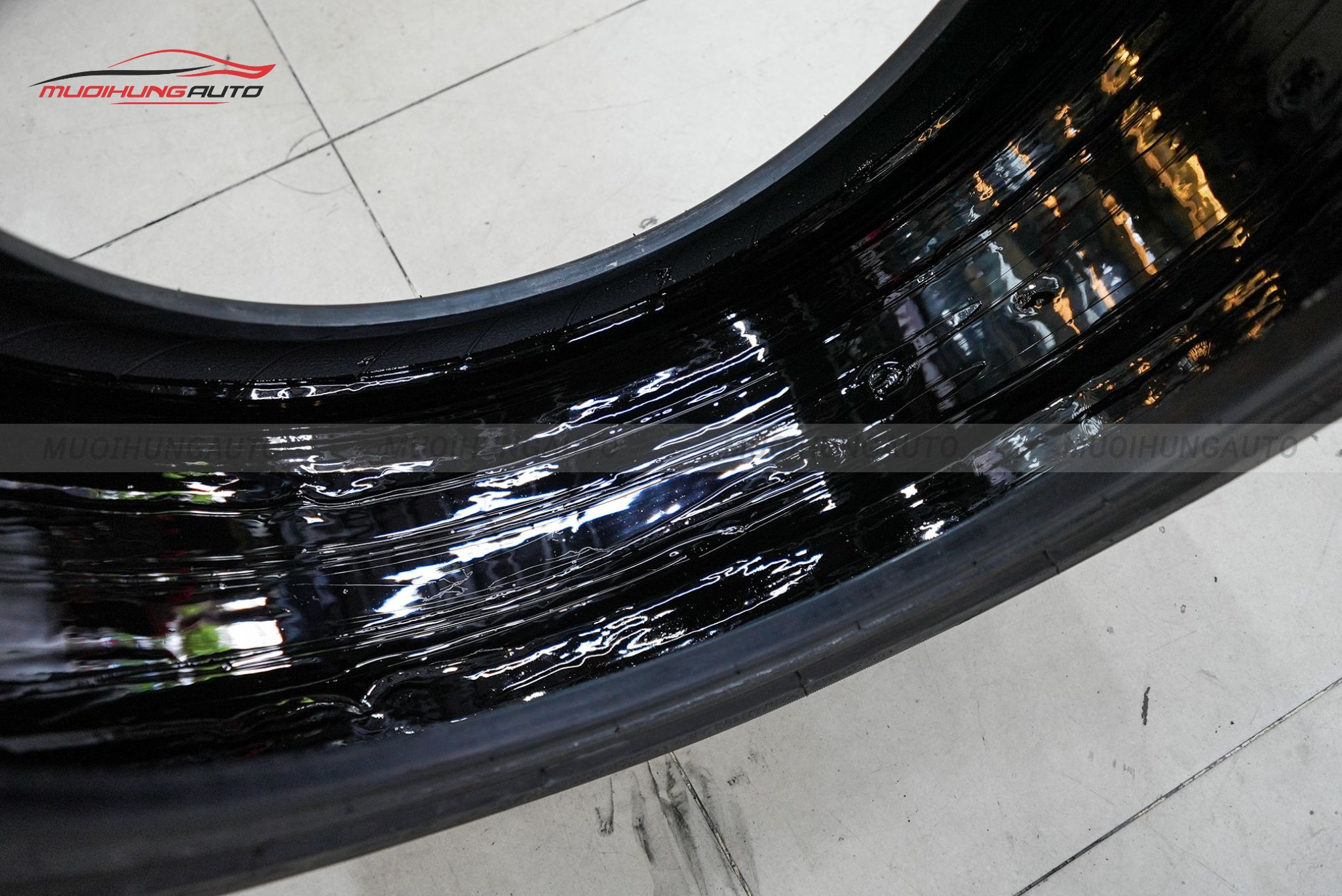 Tráng lốp chống đinh ô tô Mercedes E200 2010