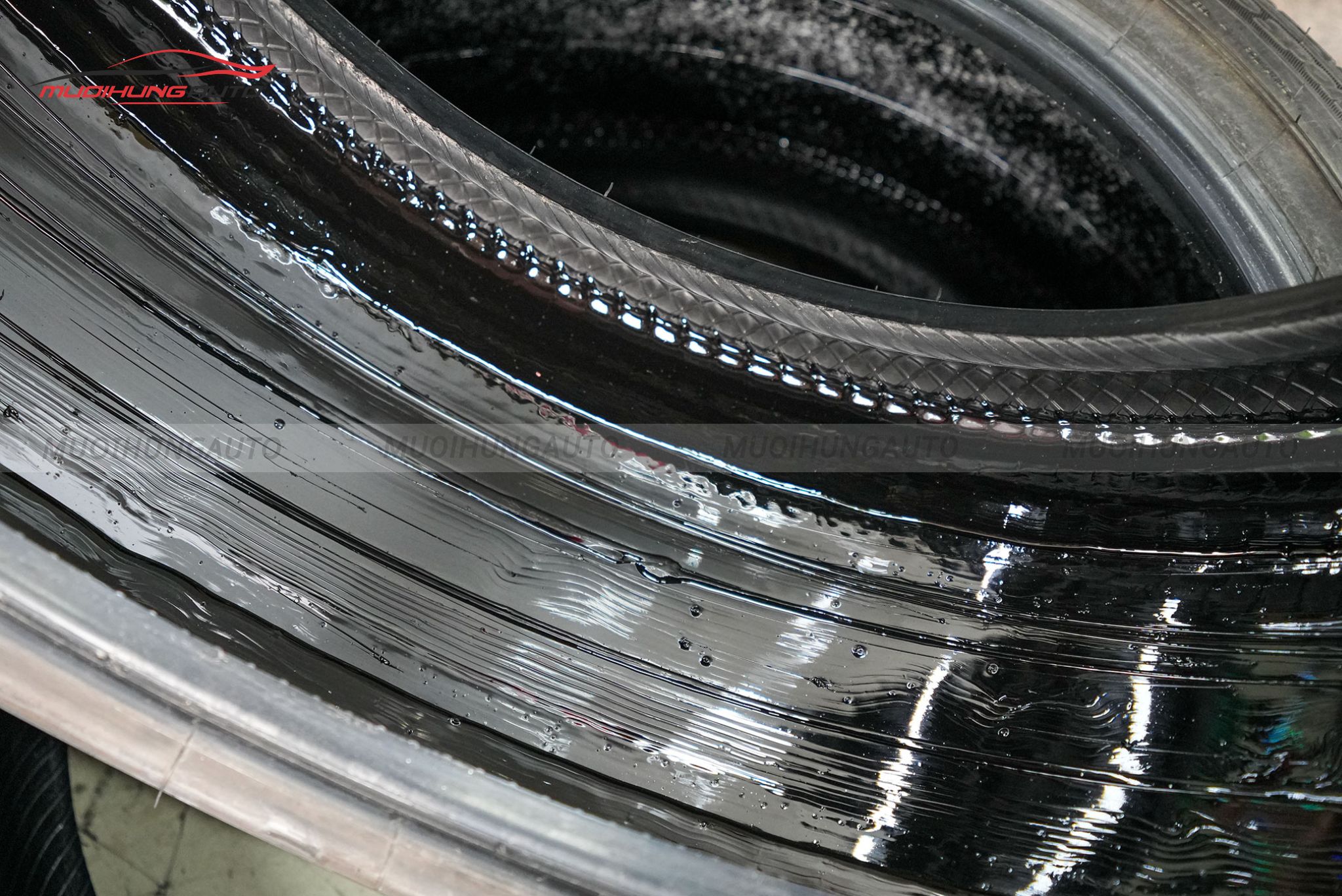 Tráng lốp chống đinh ô tô Toyota Altis 2024