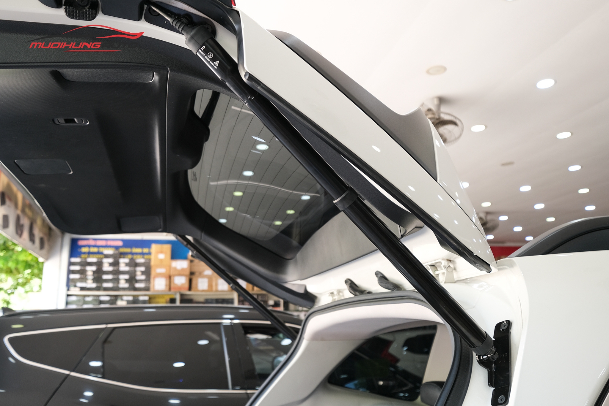 Ty cốp điện ô tô Subaru Forester