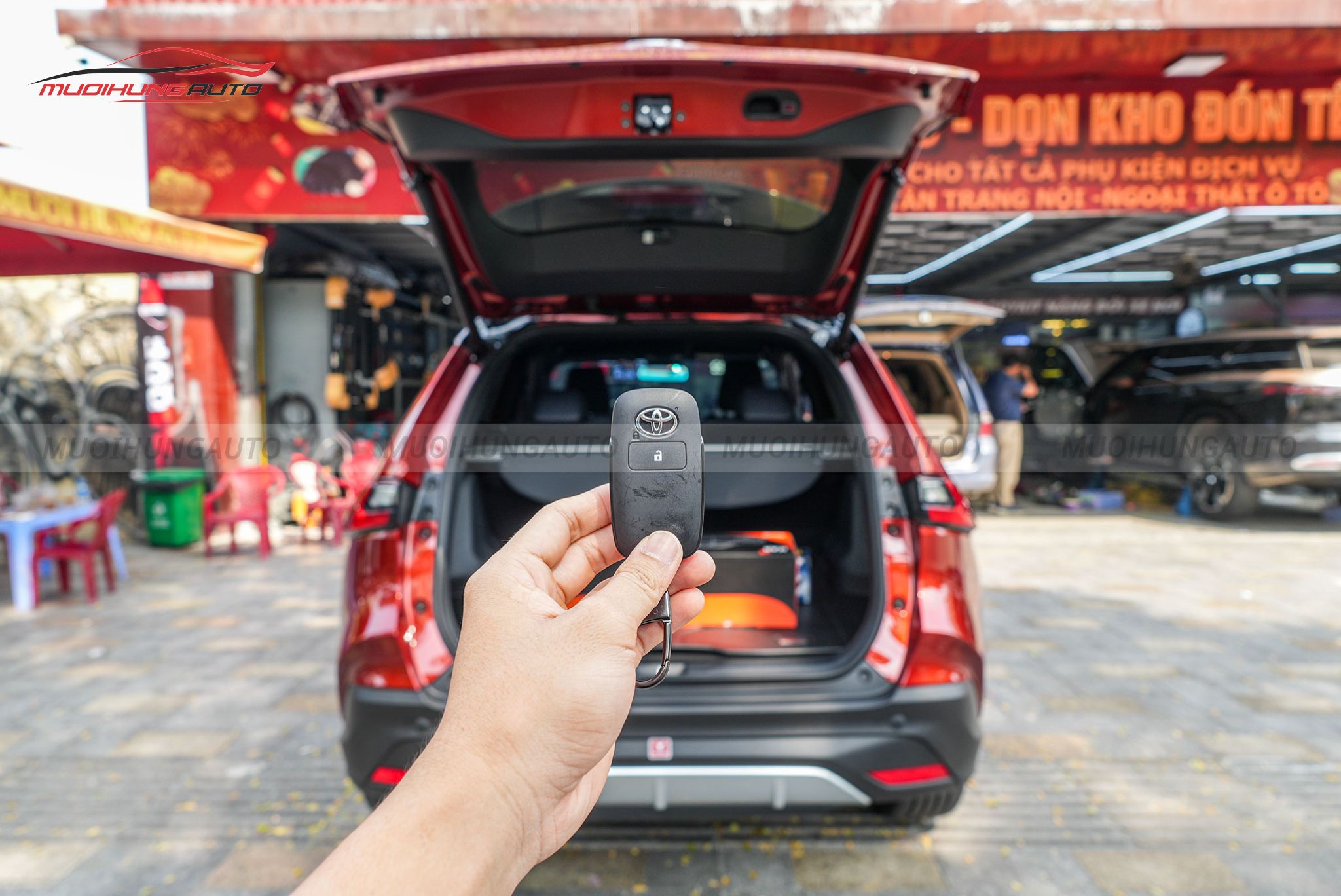 Ty cốp điện Toyota Yaris Cross 2024