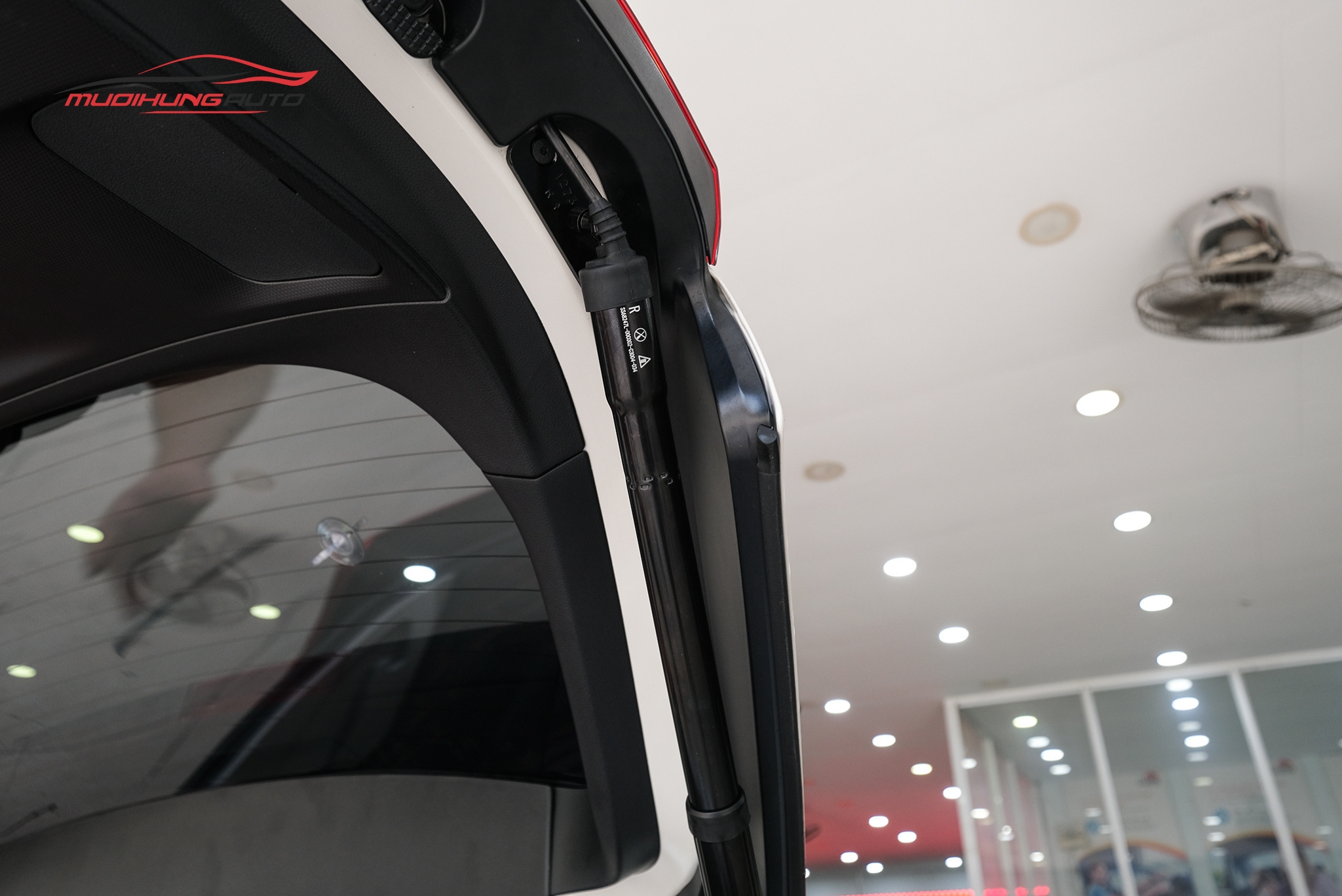 Ty cốp điện xe hơi Subaru Forester