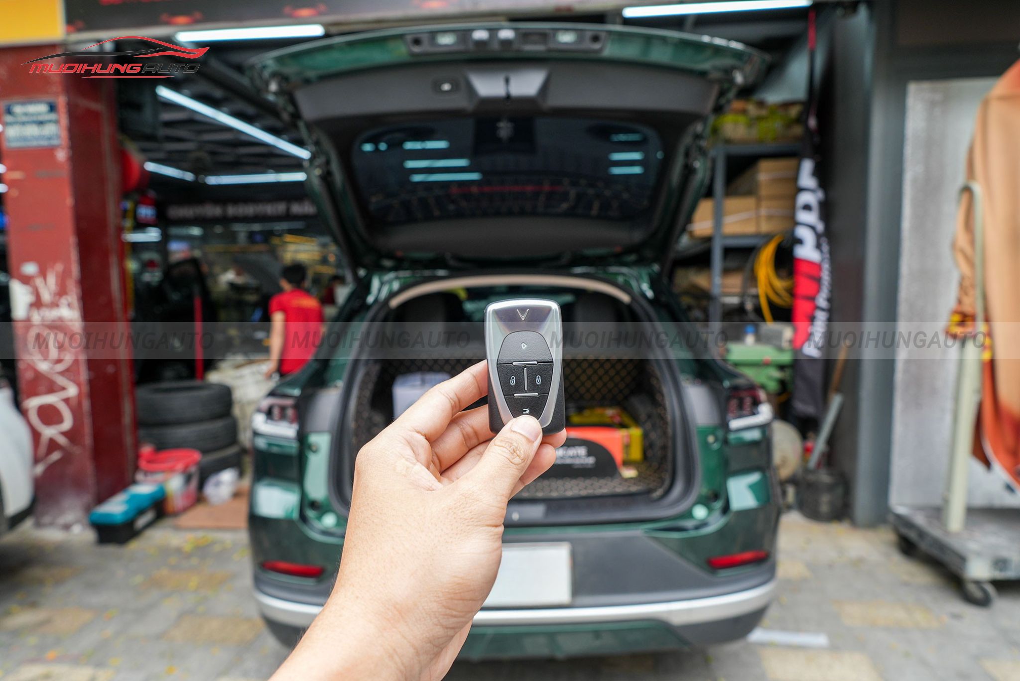 Ty cốp điện xe hơi Vinfast VF8 2024