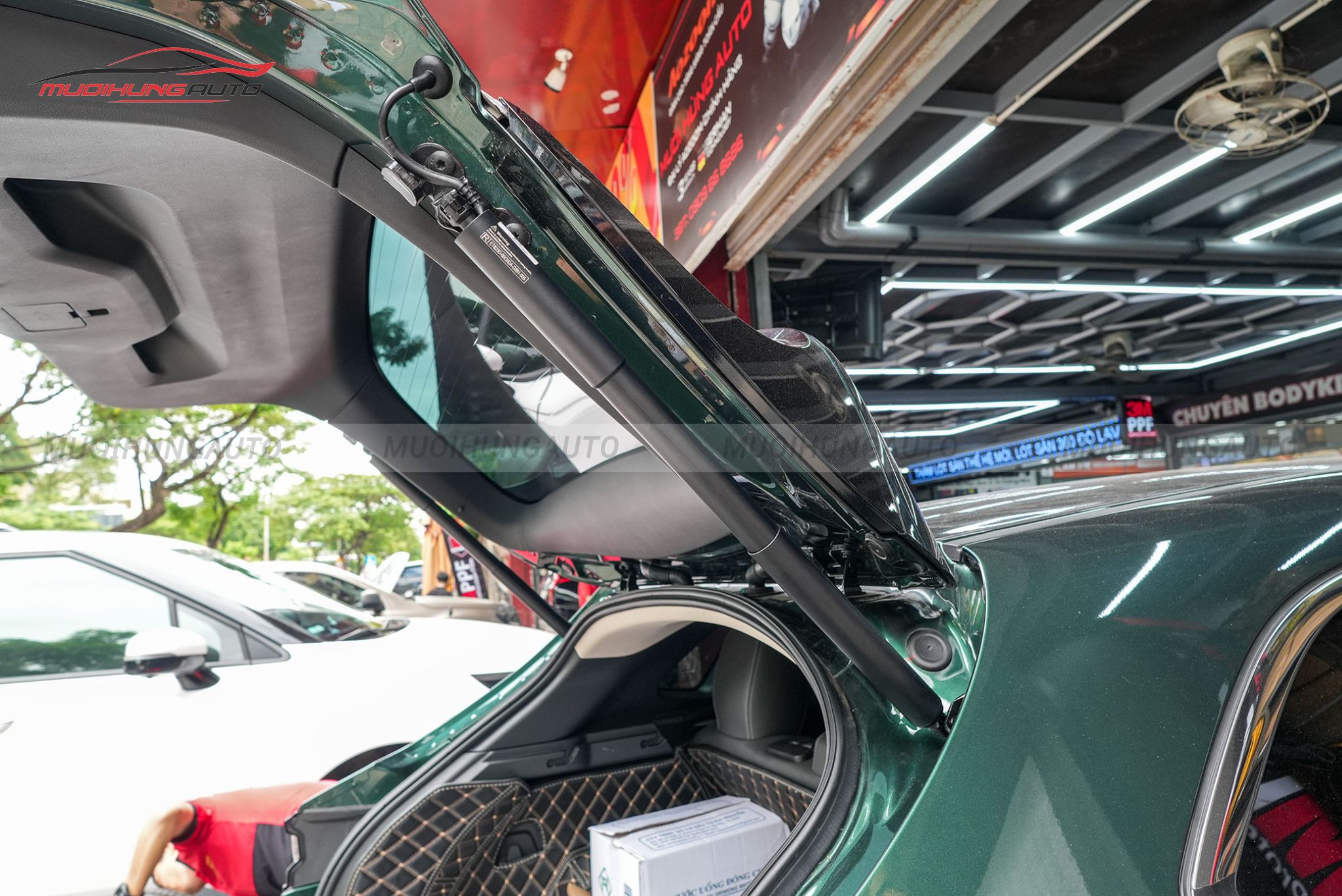 Ty cốp điện xe Vinfast VF8 2024