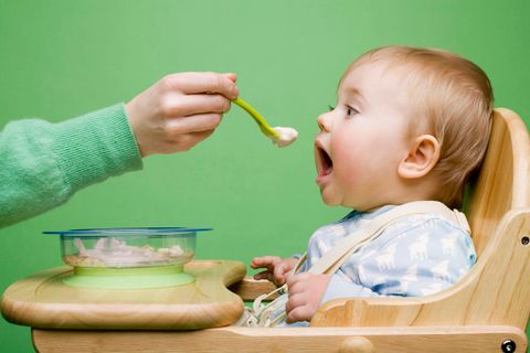 Cách cho con ăn dặm đúng cách?