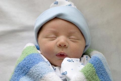 BÉ LÀM GÌ SAU KHI VỪA CHÀO ĐỜI KHỎI BỤNG MẸ?