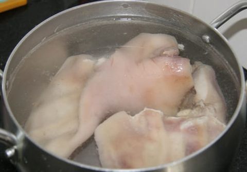Làm món tai heo ngâm dấm dễ dàng chỉ trong