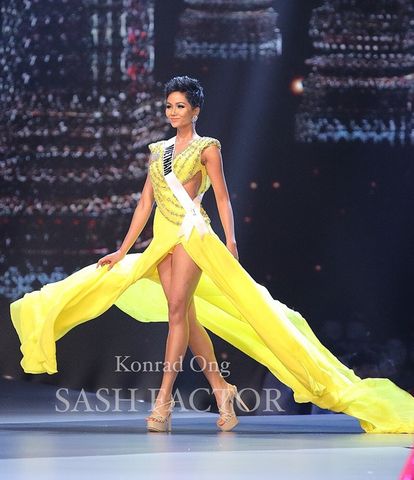 HOT: Đầm vàng 'tạo hit' của H'Hen Niê được bình chọn là trang phục đẹp nhất lịch sử Miss Universe