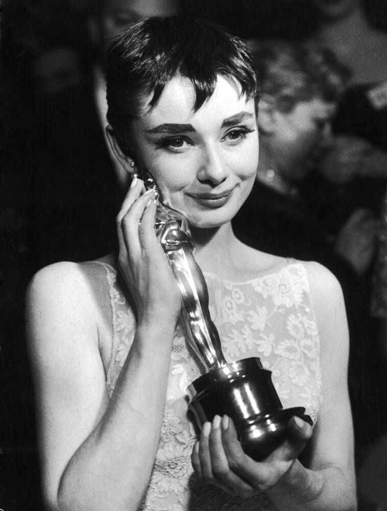 Pierre Cardin: Audrey Hepburn giành giải thưởng Oscar danh giá đầu tiên trong sự nghiệp