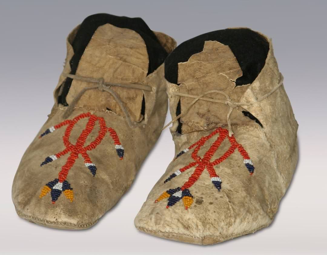 Giày Mọi đã có lịch sử hơn 9000 năm