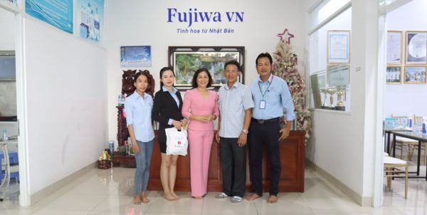 Hình ảnh đại diện Công ty Âu Mỹ AEC và Đại diện Công ty TNHH Fujiwa Việt Nam