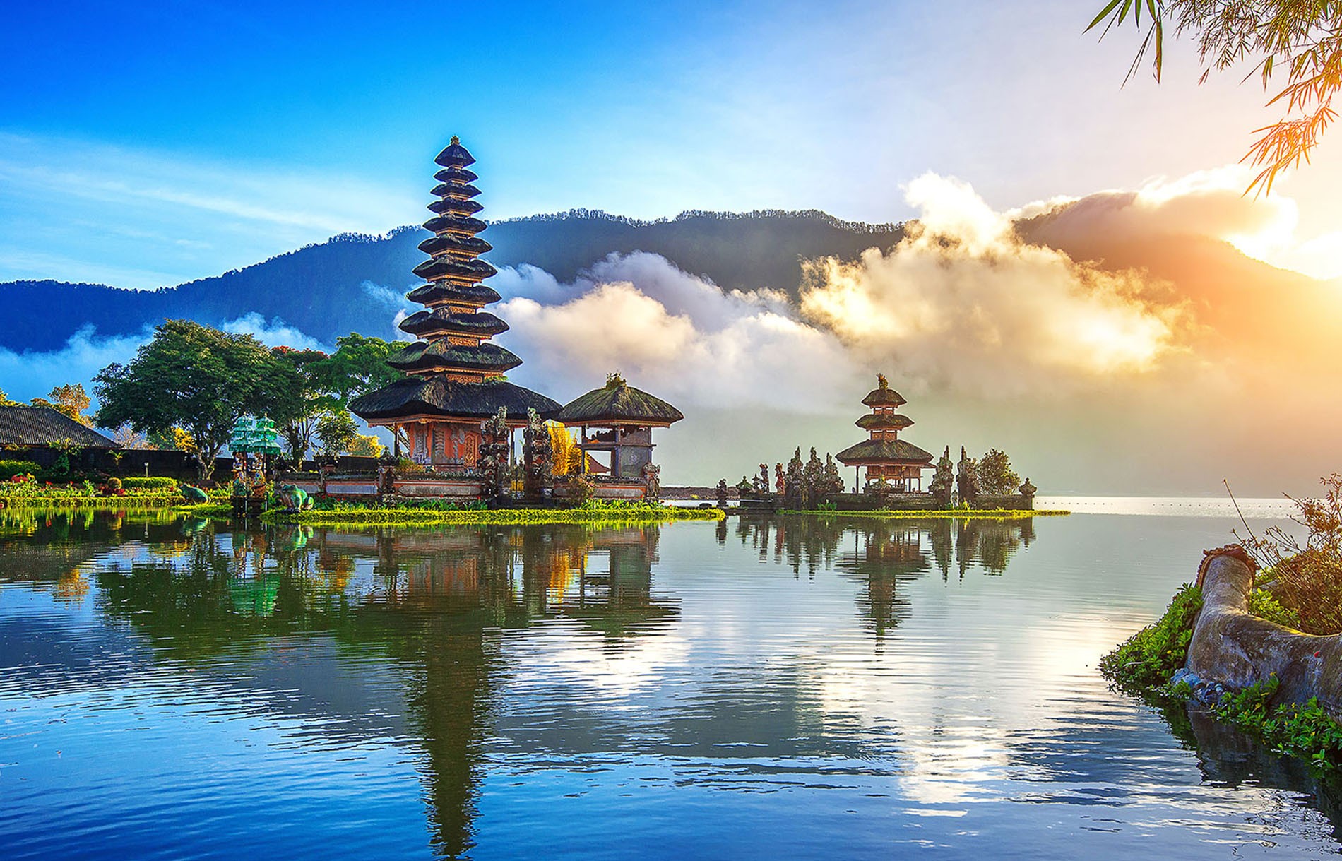 ve may bay gia re tu Tuy Hòa di Indonesia