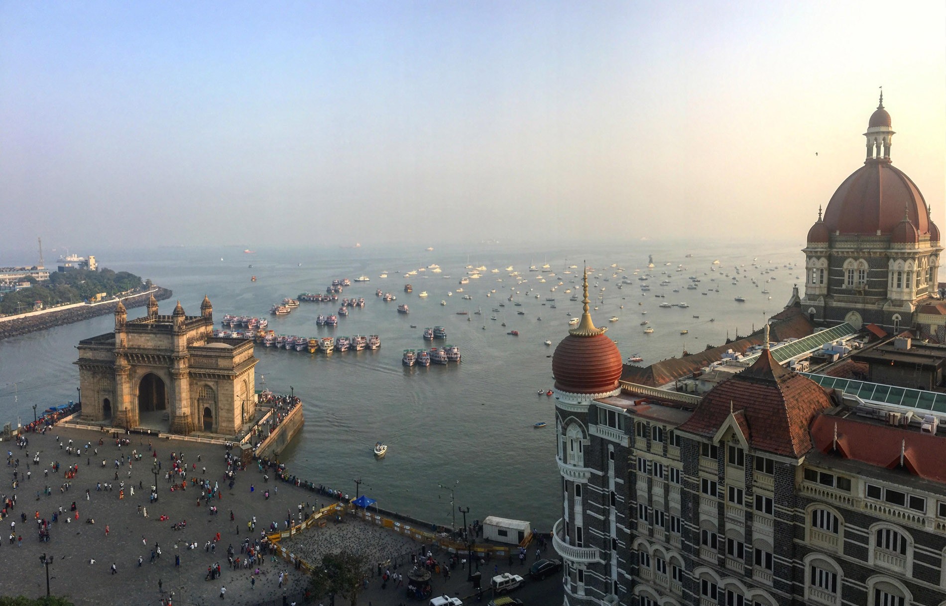ve may bay gia re di Mumbai