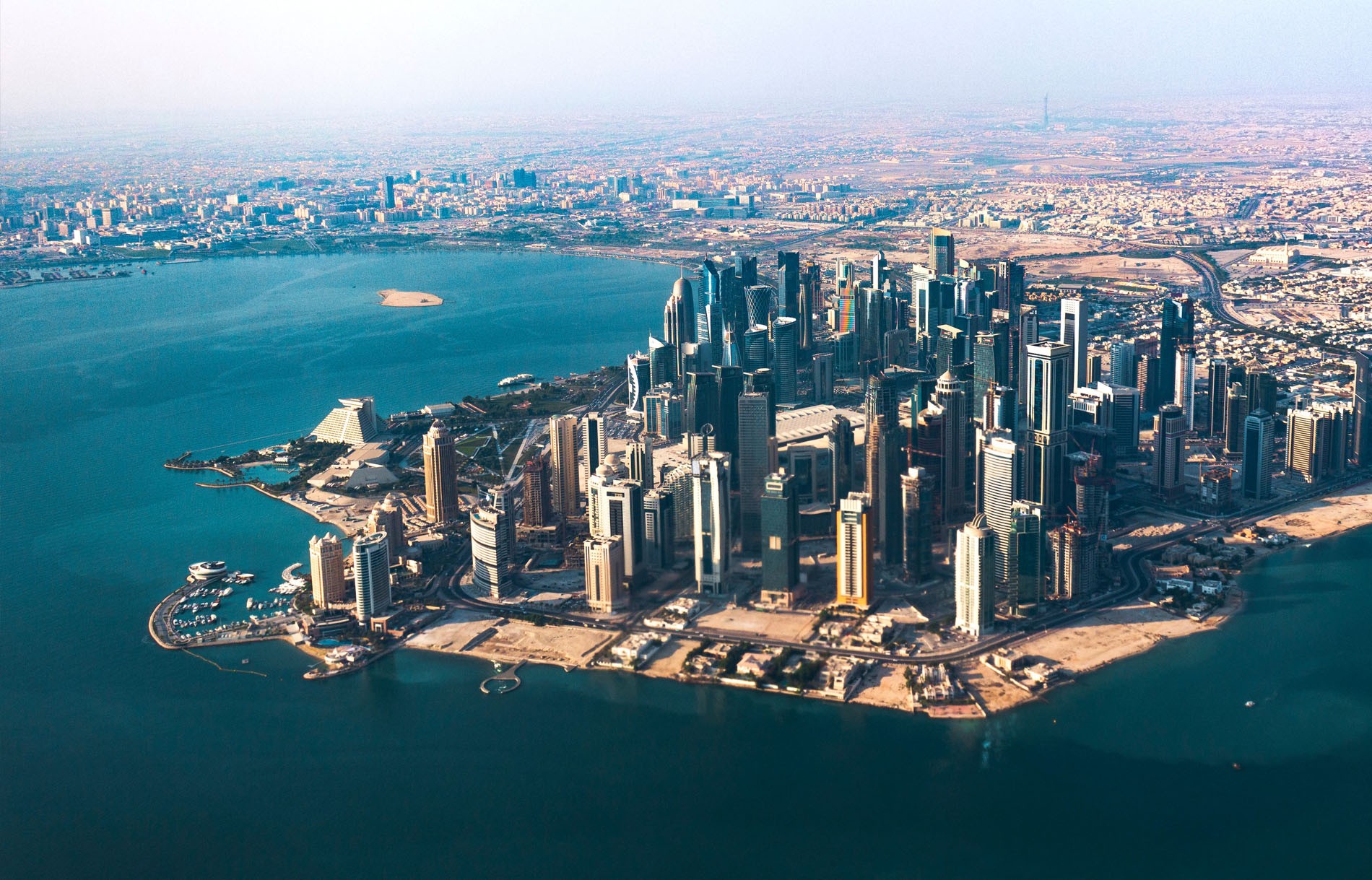 ve may bay gia re Qantas Airways đi Qatar