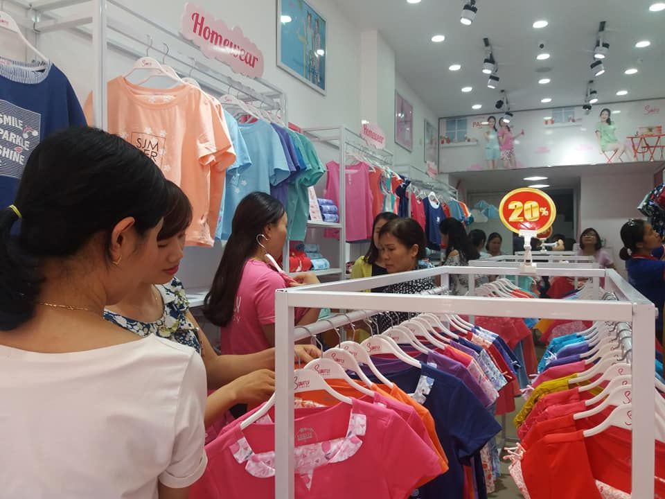 500 chị em tấp nập mua sắm dòng sản phẩm mới của Sunfly giá trải nghiệm