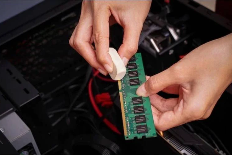 RAM máy tính bị lỏng