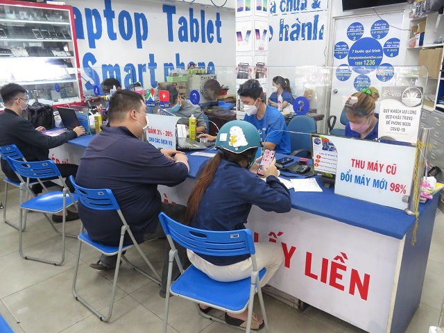 Quy trình thay pin điện thoại rõ ràng, uy tín