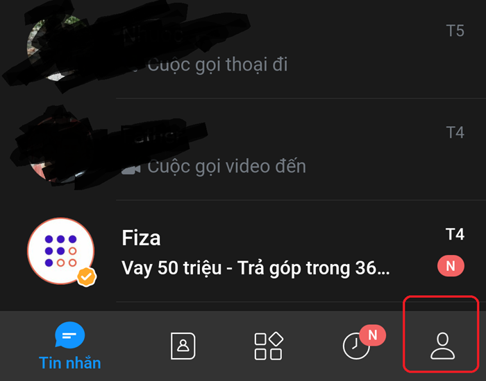 Nhấn vào biểu tượng Danh bạ ở góc màn hình