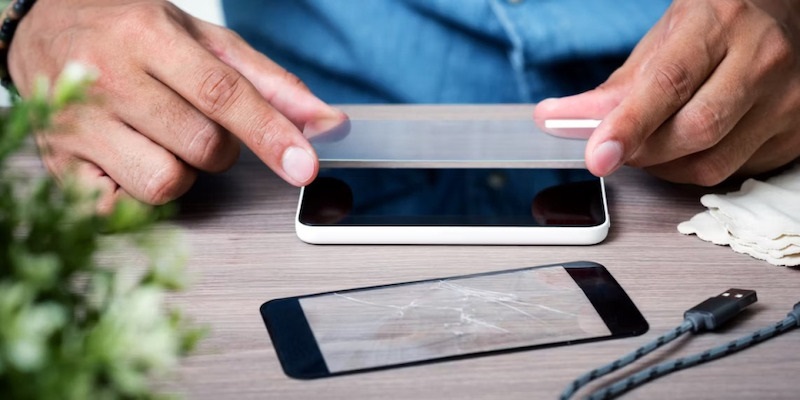 Sử dụng kính bảo vệ màn hình điện thoại