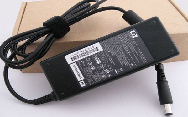 pin laptop báo plugged in not charging