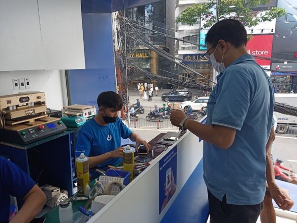 Sửa màn hình iPhone chính hãng tại Bảo Hành One