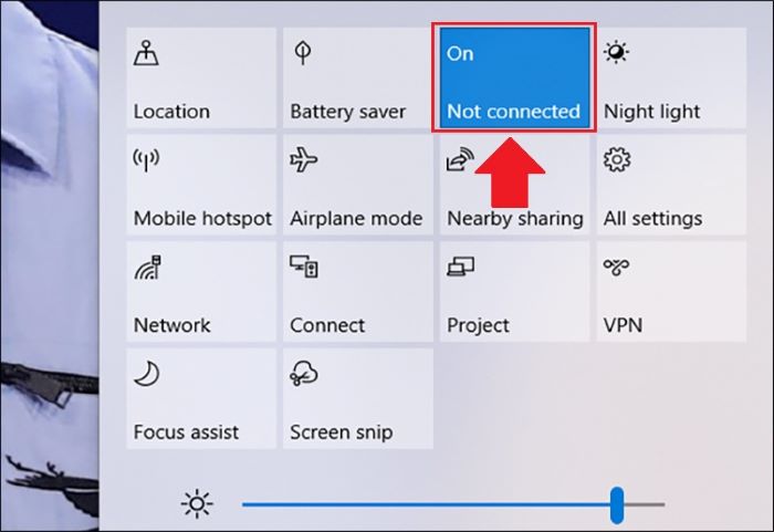 Nhấp chọn vào biểu tượng Bluetooth để bật
