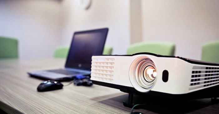 Lưu ý khi kết nối máy chiếu với laptop