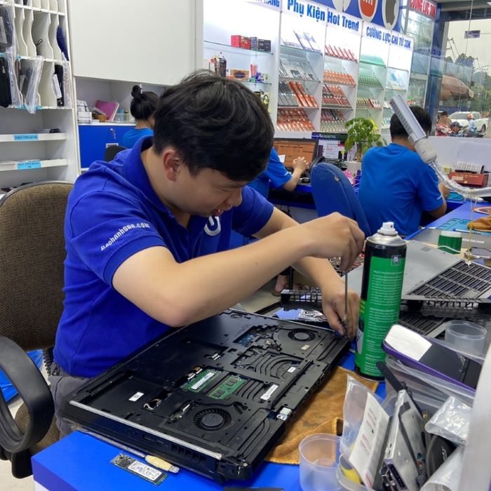 Thay pin laptop uy tín, chính hãng tại Bảo Hành One