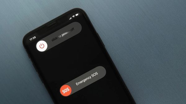 iphone 11 bị đen màn hình mà vẫn có tiếng