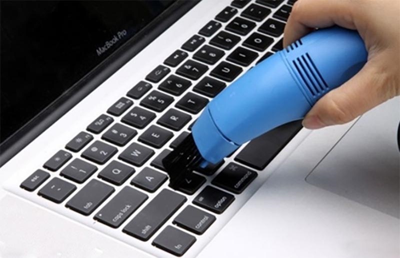Vệ sinh bàn phím thường xuyên