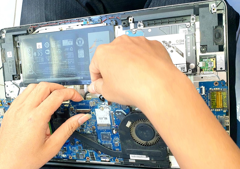 Dịch vụ thay pin laptop uy tín tại Bảo Hành One
