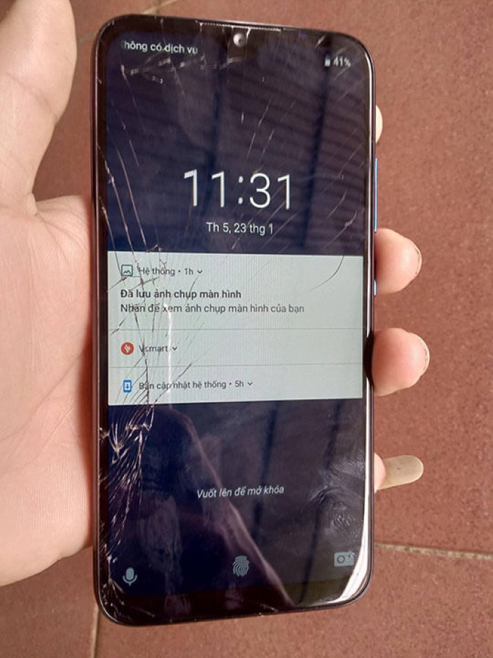 Mặt kính Vsmart Star 5 bị nứt vỡ
