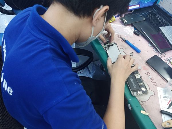 iphone 14 pro max sạc bị nóng máy