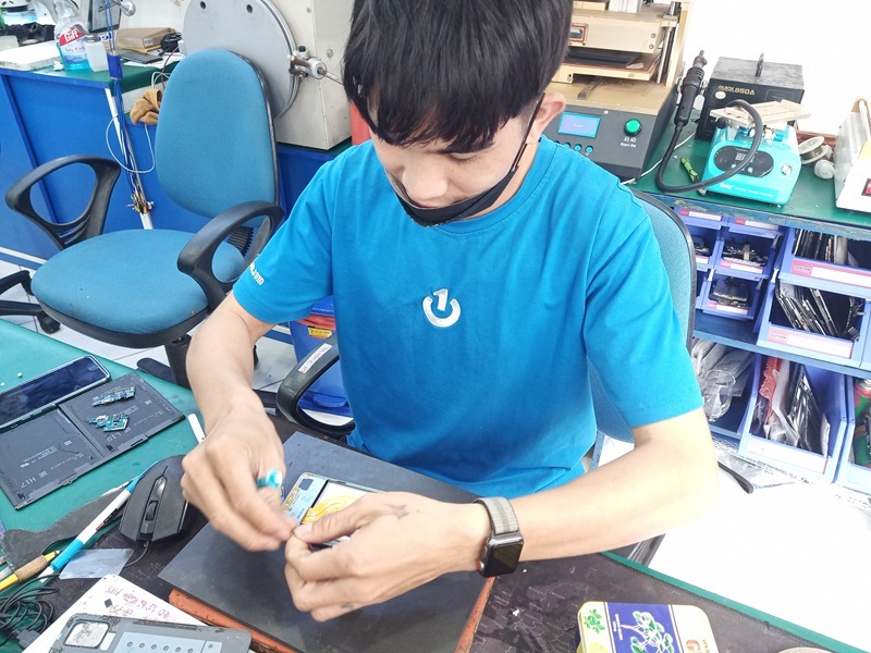 Thay màn hình iPhone tại Bảo Hành One