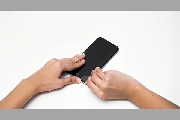 iphone 14 pro max bị đen màn hình