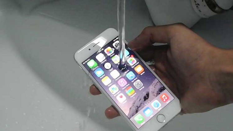 Khả năng chống nước của iPhone 8