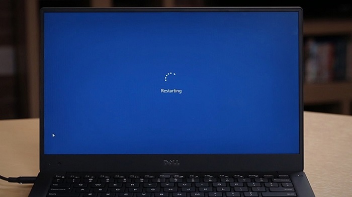 Khởi động lại laptop Dell